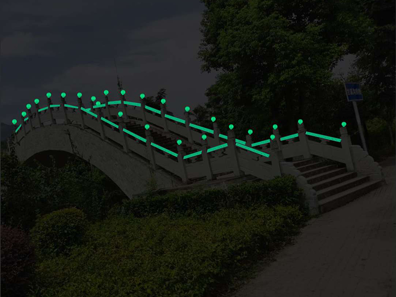 石橋兩側(cè)
